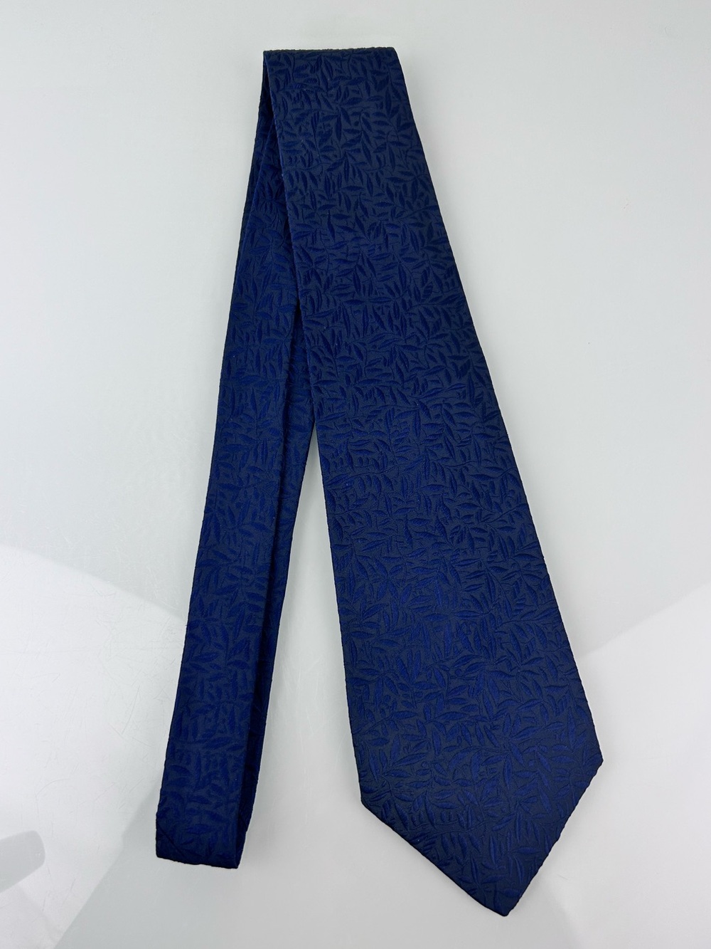 Salvatore Ferragamo Italy Classic Men's Textured Navy Tie 100% Silk Business